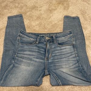 Light wash American Eagle skinny jeans